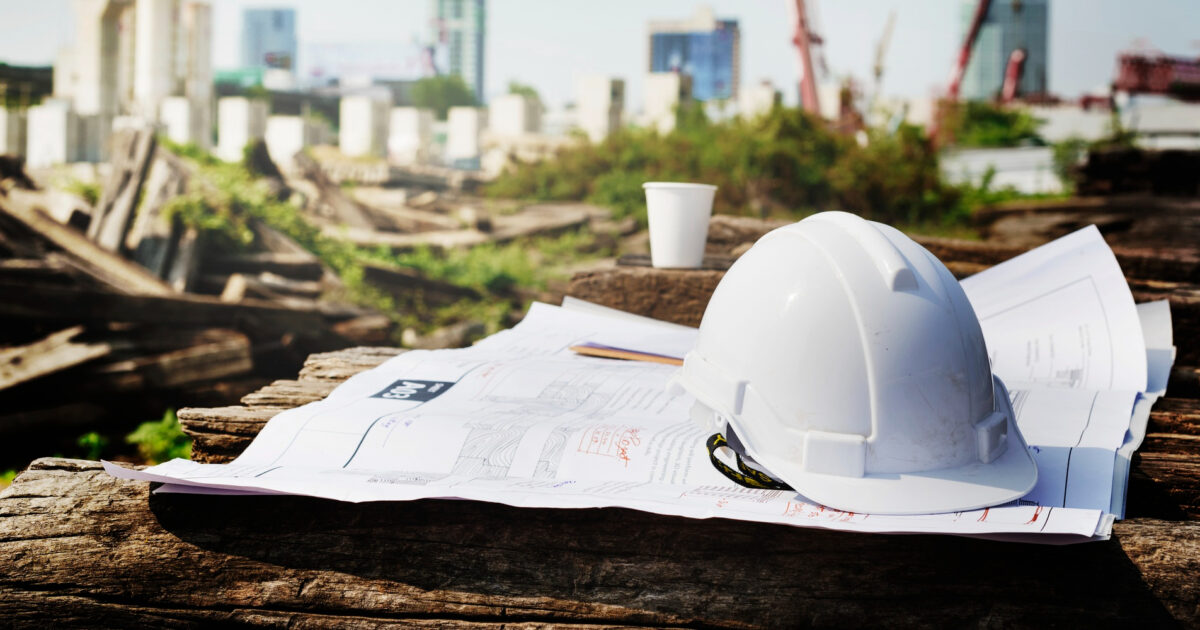 خوذة مهندس من شركة العمري